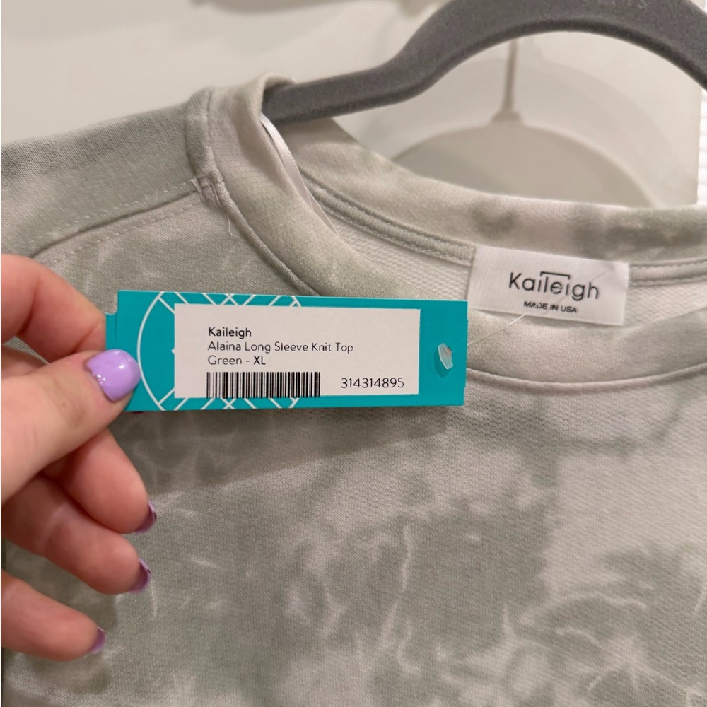 Kaileigh Women's Gray Tie-Dye Long Sleeve Top - Picture 2 of 4